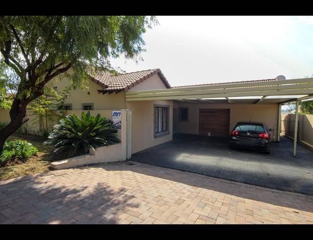 3 BEDROOM HOUSE FOR SALE IN THATCHFIELD